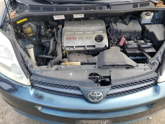 2004 Toyota Sienna XLE