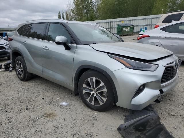 2022 Toyota Highlander Hybrid XLE