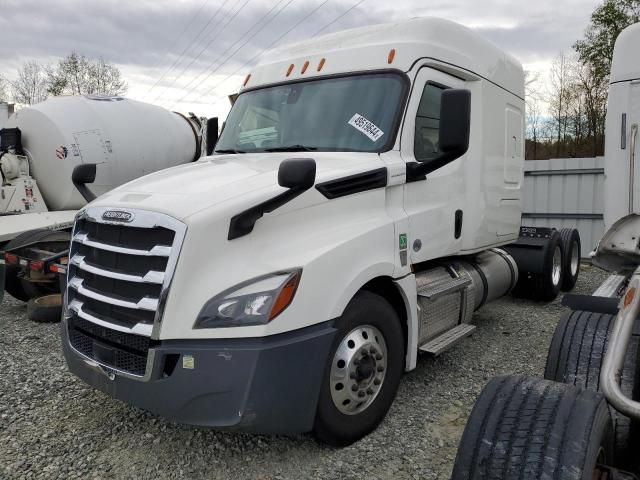 2020 Freightliner Cascadia 126