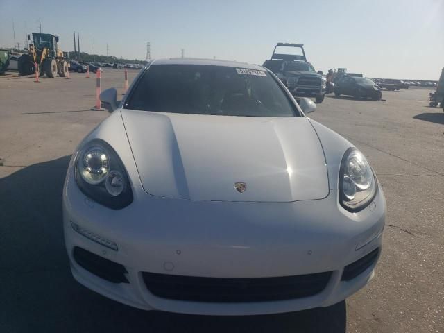 2016 Porsche Panamera 2