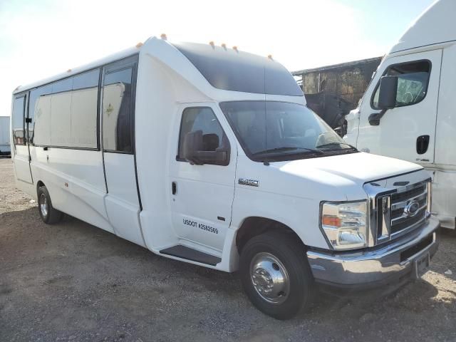 2017 Ford Econoline E450 Super Duty Cutaway Van