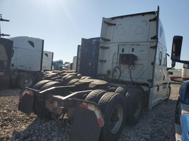 2019 Freightliner Cascadia 126