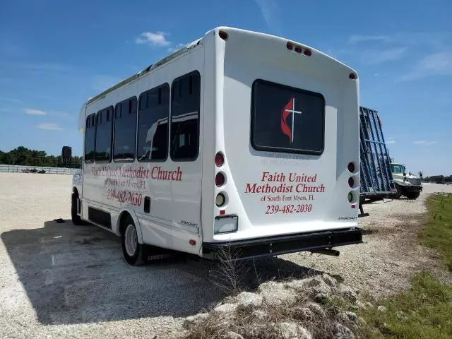 2012 Ford Econoline E350 Super Duty Cutaway Van