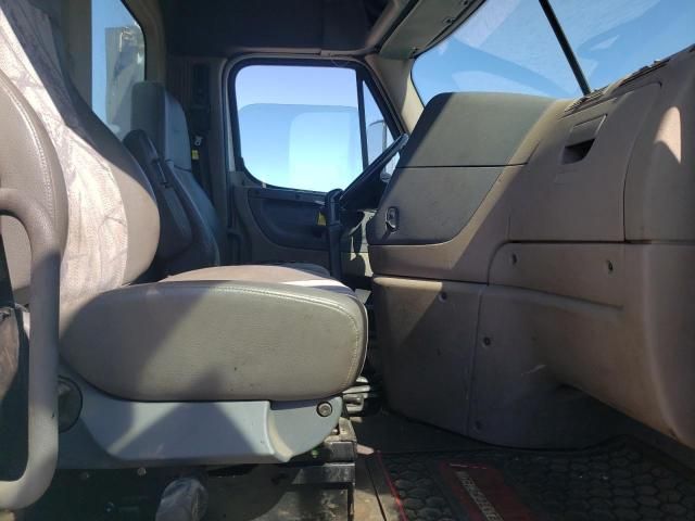 2011 Freightliner Cascadia 125