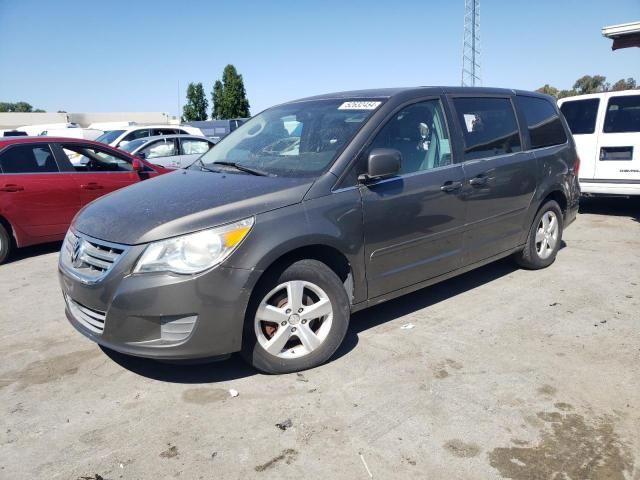 2010 Volkswagen Routan SE