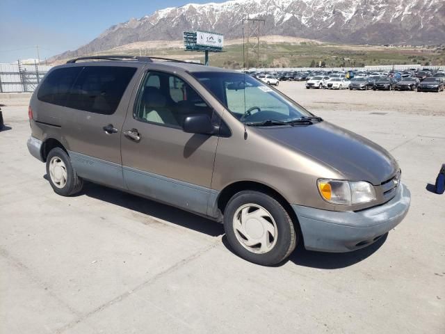 1999 Toyota Sienna LE