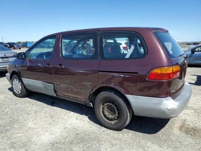 1999 Toyota Sienna CE