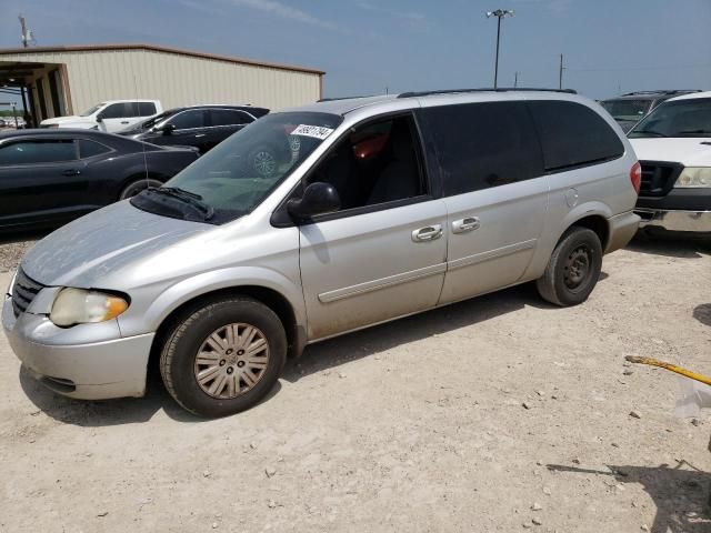 2005 Chrysler Town & Country LX