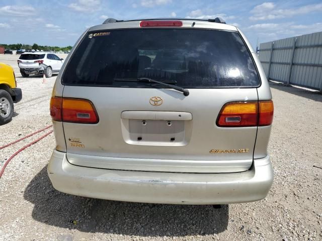 2000 Toyota Sienna LE