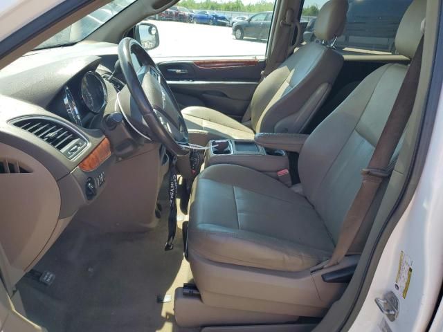 2015 Chrysler Town & Country LX