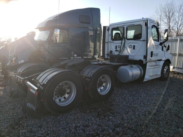 2021 Freightliner Cascadia 126