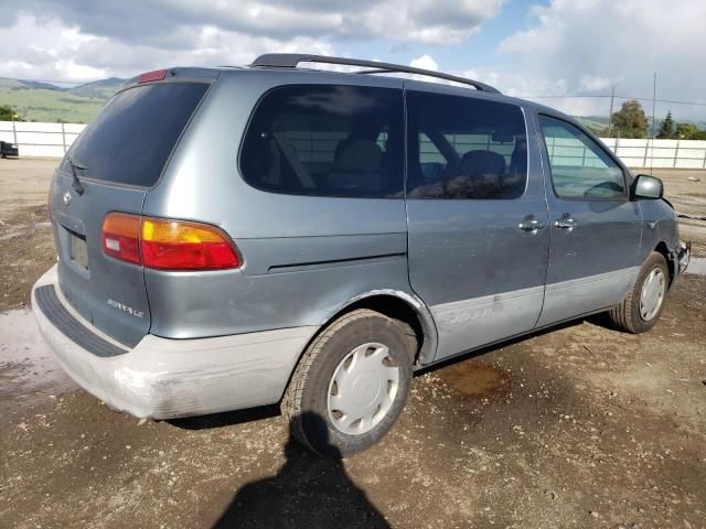 2000 Toyota Sienna LE