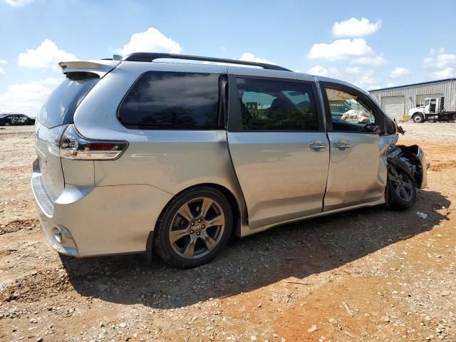 2020 Toyota Sienna SE