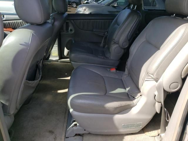 2004 Toyota Sienna XLE