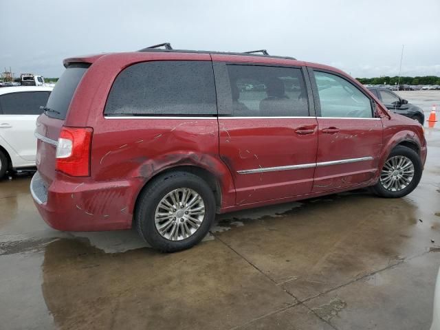 2015 Chrysler Town & Country Touring L