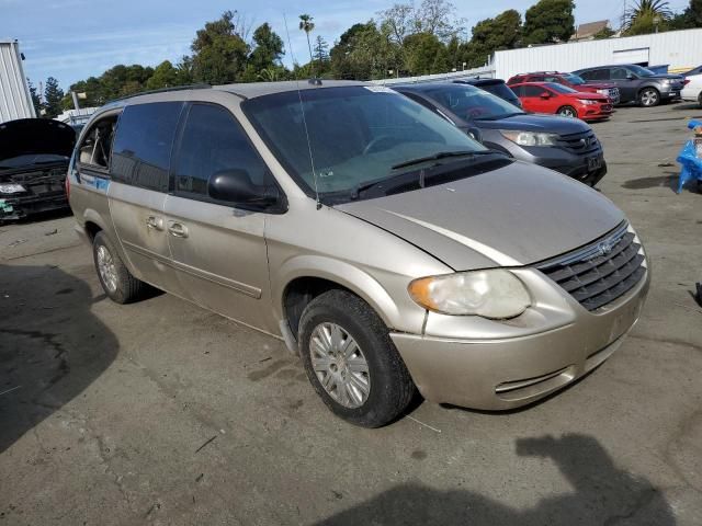 2005 Chrysler Town & Country LX