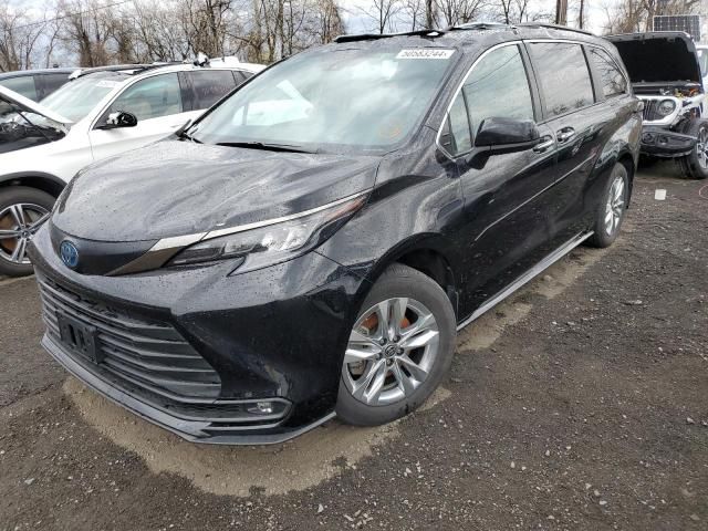 2022 Toyota Sienna XLE