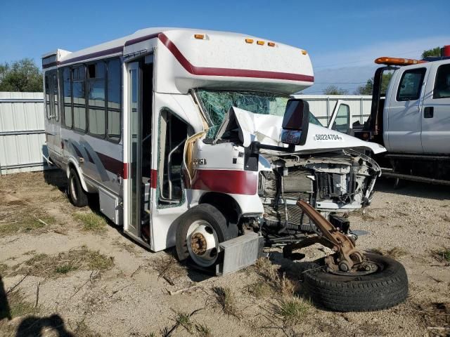 2011 Ford Econoline E450 Super Duty Cutaway Van