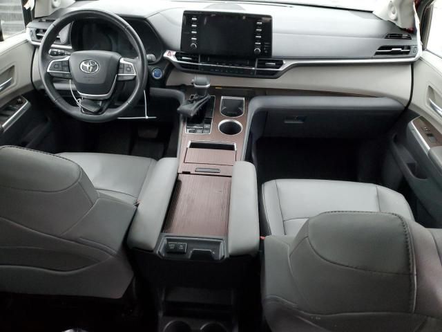 2022 Toyota Sienna XLE