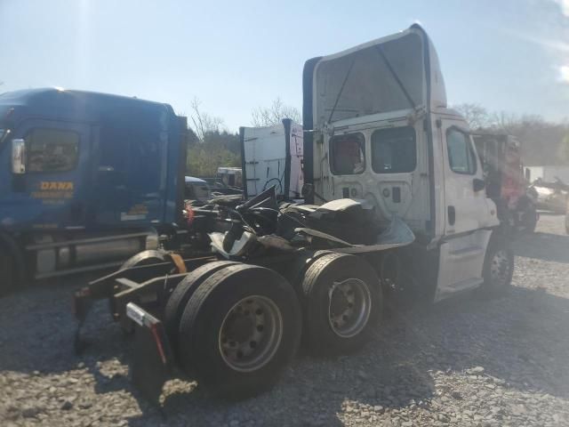 2015 Freightliner Cascadia 113