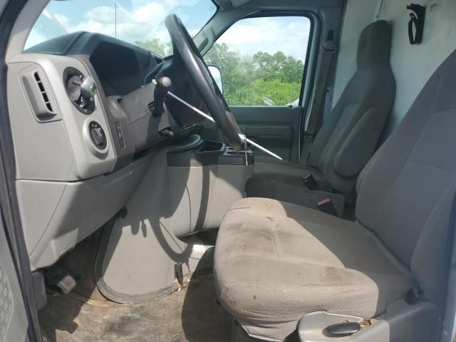 2016 Ford Econoline E350 Super Duty Cutaway Van