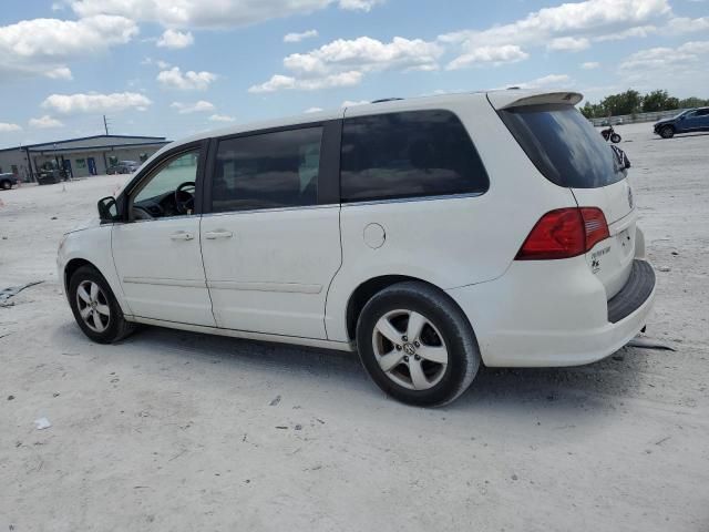 2010 Volkswagen Routan SE