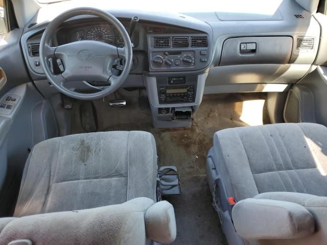 2000 Toyota Sienna CE