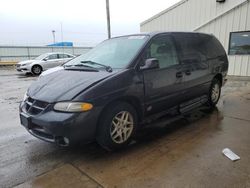 Salvage cars for sale at Dyer, IN auction: 2000 Dodge Grand Caravan SE