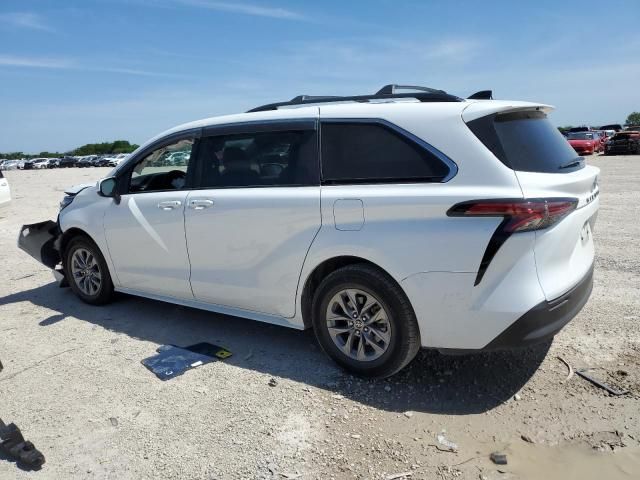 2022 Toyota Sienna LE