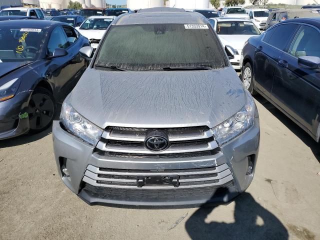 2017 Toyota Highlander SE