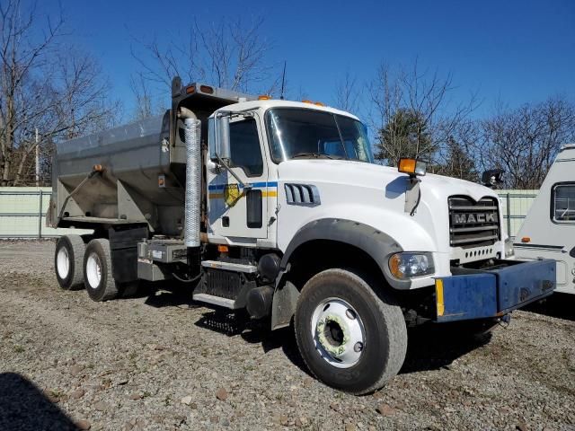 2010 Mack 700 GU700