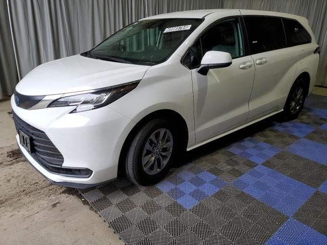 2023 Toyota Sienna LE