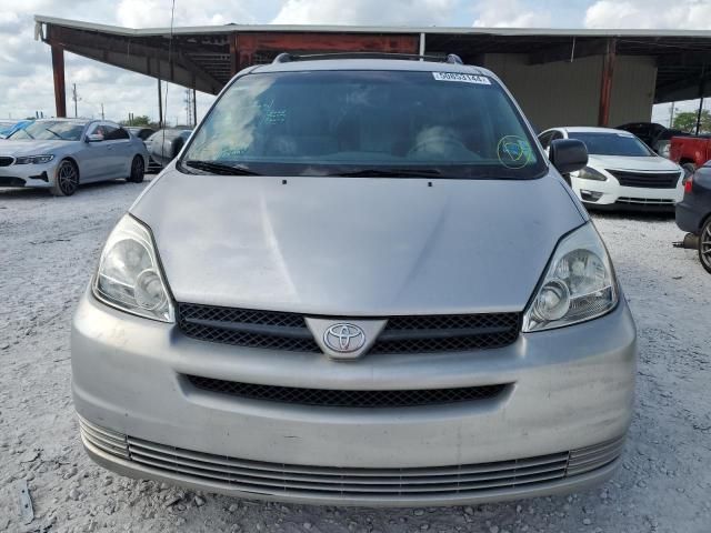 2004 Toyota Sienna CE