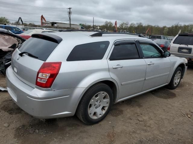 2005 Dodge Magnum SE