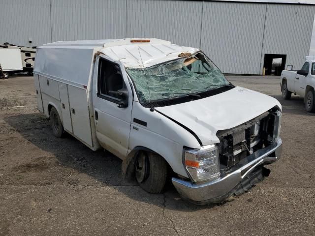 2014 Ford Econoline E350 Super Duty Cutaway Van