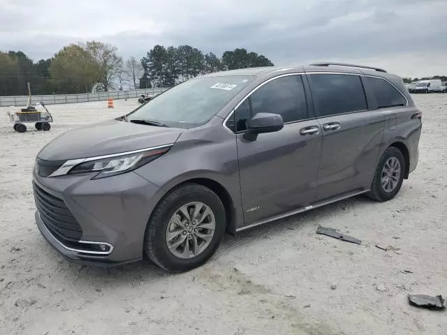 2021 Toyota Sienna XLE