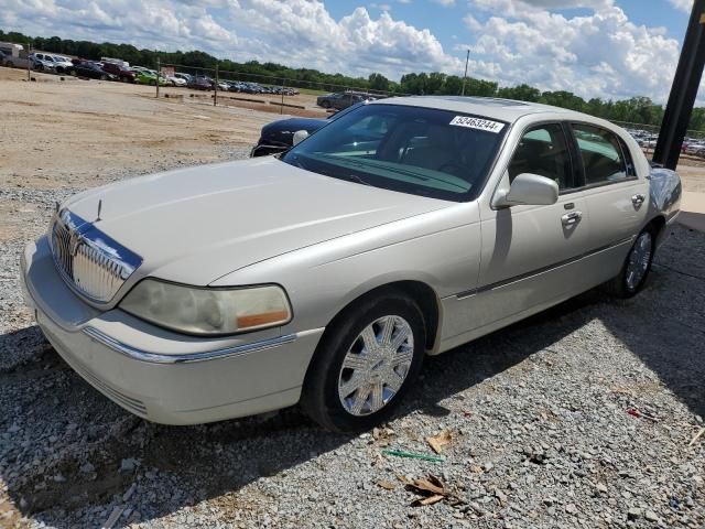 2005 Lincoln Town Car Signature Limited