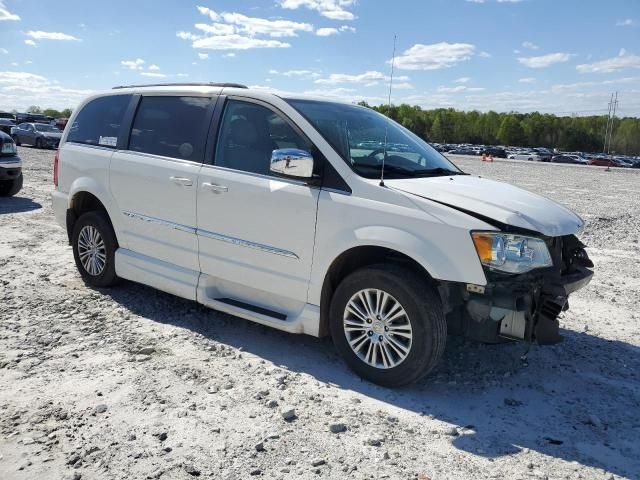 2013 Chrysler Town & Country Touring L