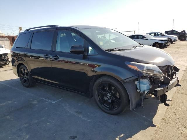 2020 Toyota Sienna SE