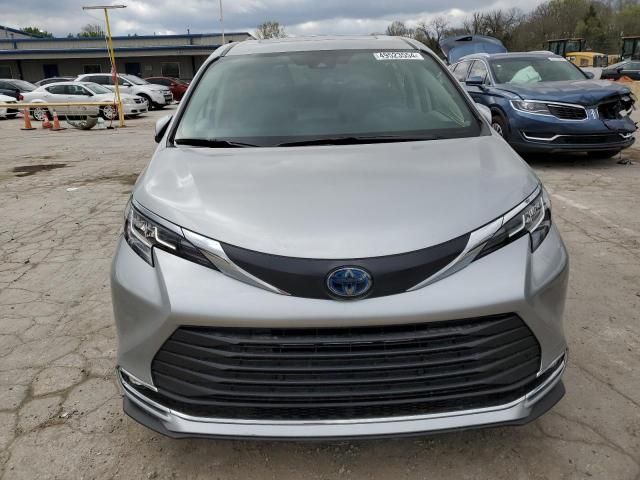 2023 Toyota Sienna XLE