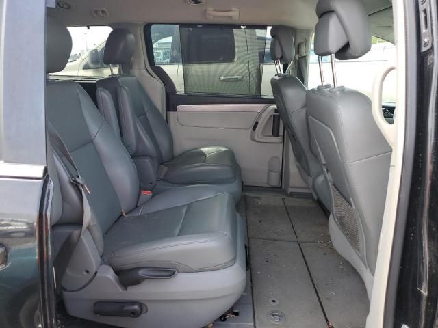 2013 Volkswagen Routan SE