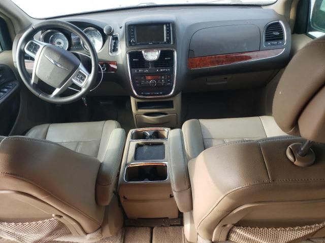 2013 Chrysler Town & Country Touring