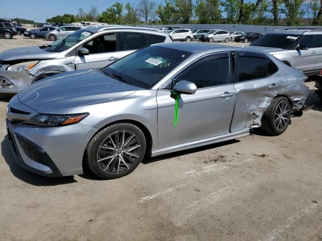 2022 Toyota Camry SE