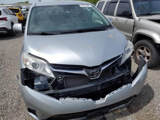 2019 Toyota Sienna LE