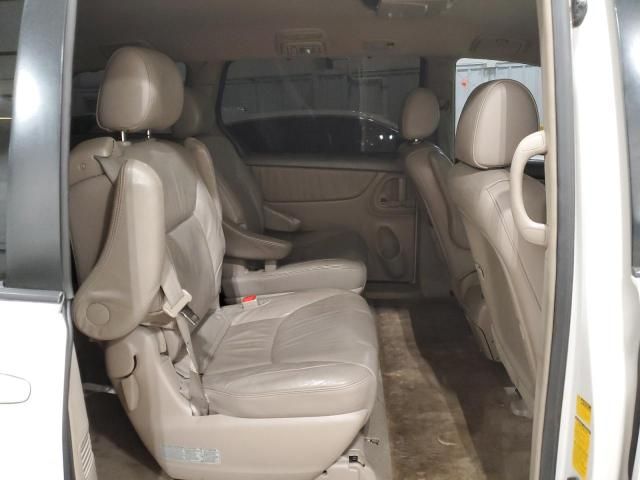 2005 Toyota Sienna XLE