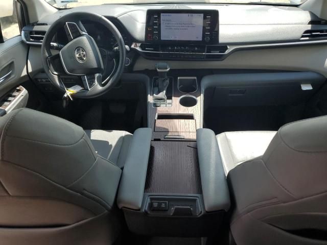 2023 Toyota Sienna XLE