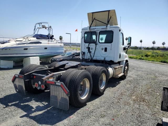 2015 Freightliner Cascadia 113