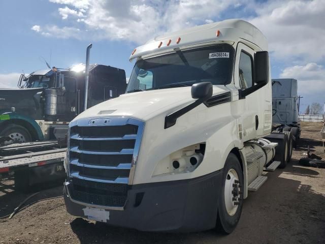 2019 Freightliner Cascadia 126