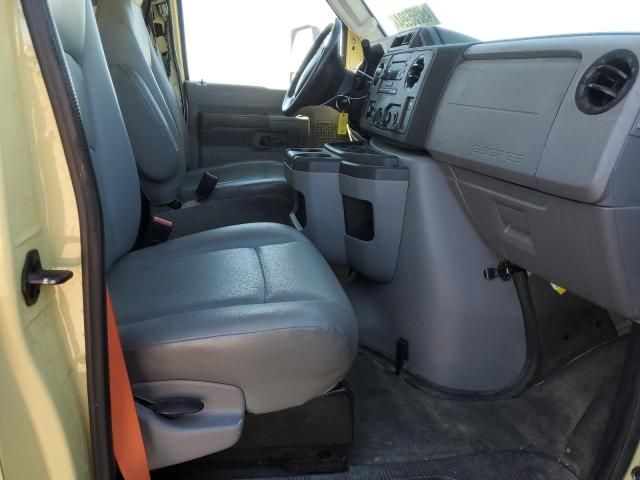 2019 Ford Econoline E450 Super Duty Cutaway Van