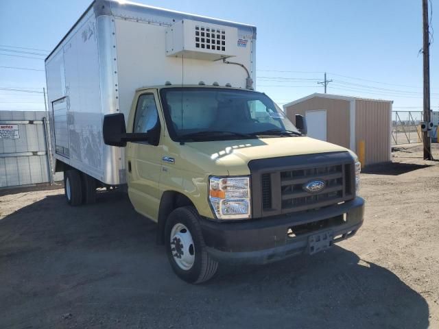 2019 Ford Econoline E450 Super Duty Cutaway Van